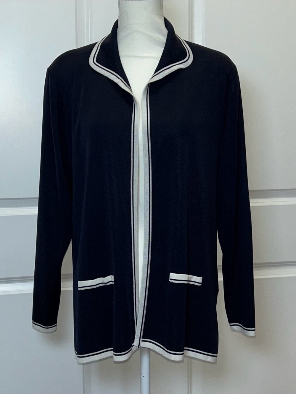 Vintage EXCLUSIVELY MISOOK Navy Cardigan w/White Trim Size XL